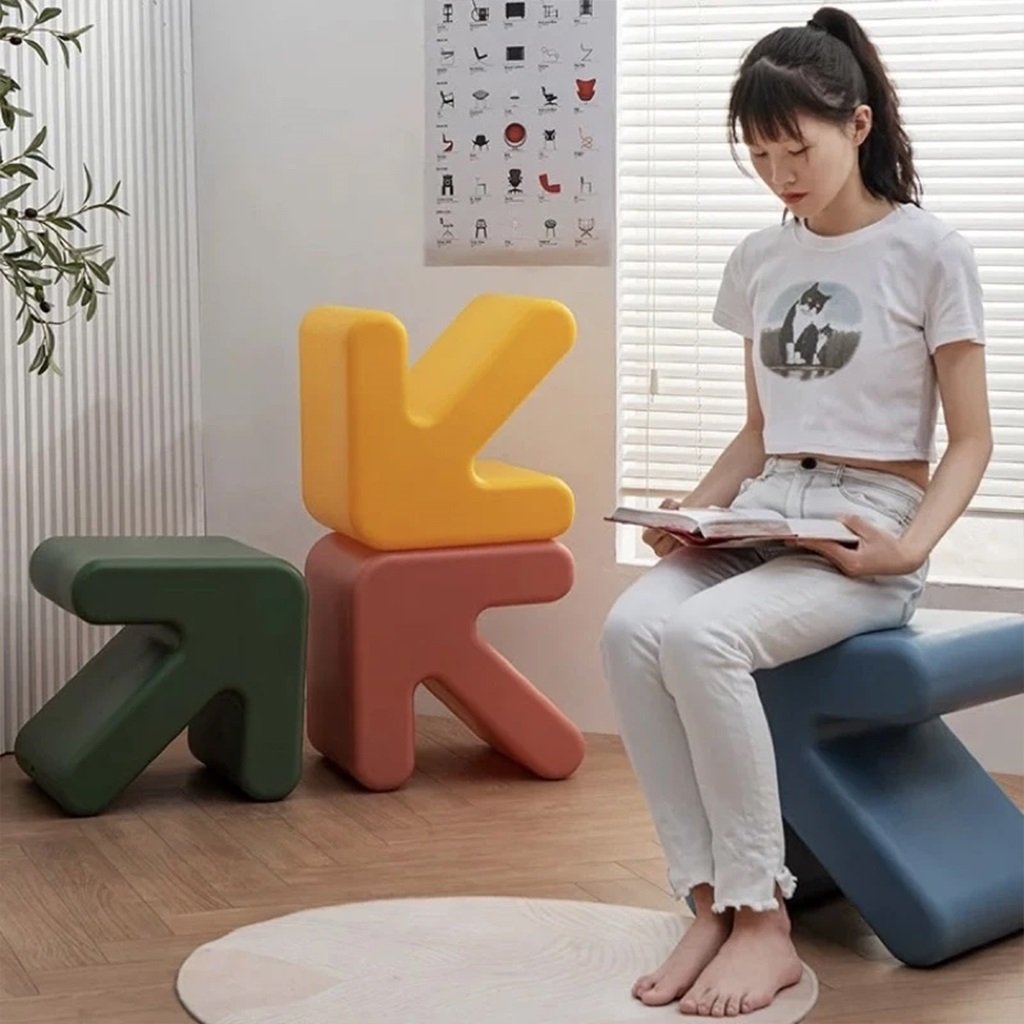 Ghế Đôn Nhựa Hình Mũi Tên Arrow Chair